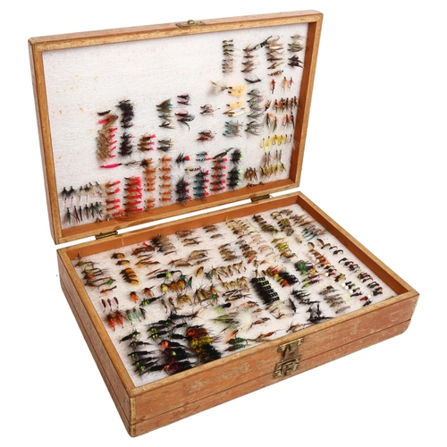 122 - A large collection of Vintage and other fishing flies, double-cased