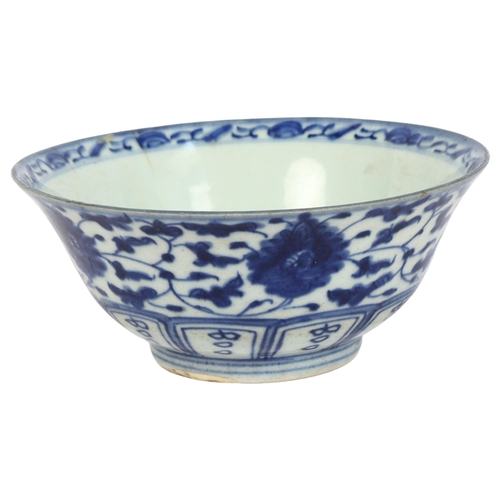 174 - A Chinese blue and white porcelain bowl with painted decoration, 18th/19th century, diameter 17cm