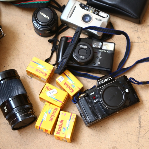 270 - A quantity of of Vintage cameras and equipment, including a Minolta 7000 AF35mm camera, a Pentax AF ... 