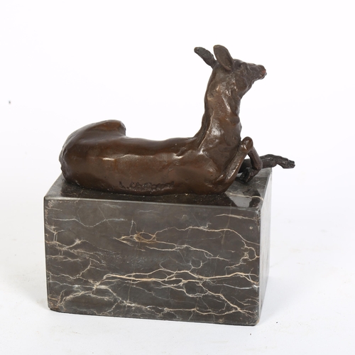 386 - A bronze deer sculpture, on a marble base, H16cm