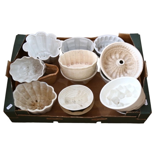 784 - A box of Antique and Vintage ceramic jelly moulds