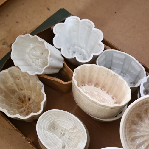 784 - A box of Antique and Vintage ceramic jelly moulds