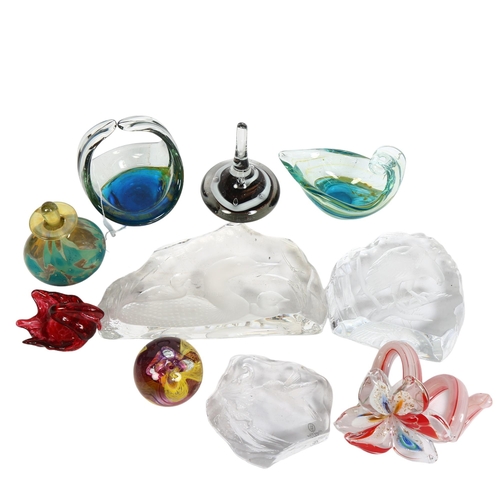 825 - A group of various Murano glass and crystal ornaments, including a scent bottle, a basket, a red Lan... 