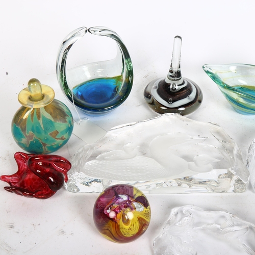 825 - A group of various Murano glass and crystal ornaments, including a scent bottle, a basket, a red Lan... 