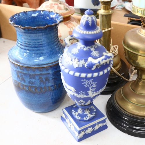 830 - A brass oil lamp, with an unassociated yellow vaseline glass shade, another oil lamp with glass font... 