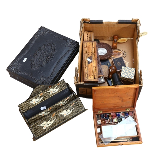 832 - A group of various boxes and desk items, including a letter rack, paint box, 3 cribbage boards, a pa... 