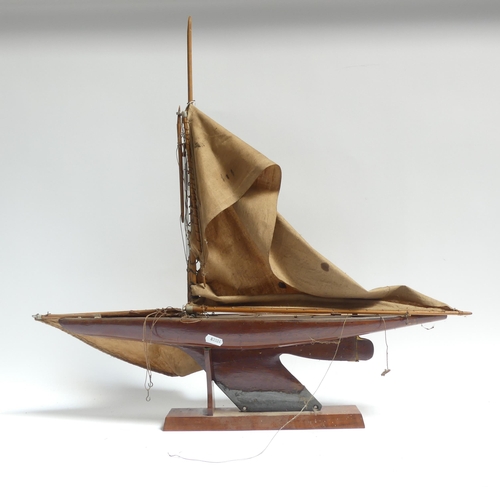 182 - An early 20th century scratch-built pond yacht, with lead applied to the keel, boat length 60cm, and... 