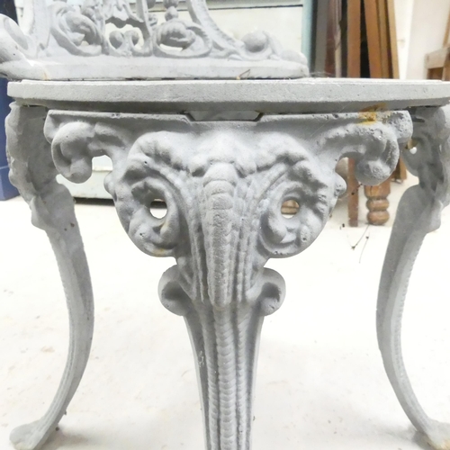 2580 - A cast iron continental style painted two-tier garden table, 70x73cm, with four matching chairs.