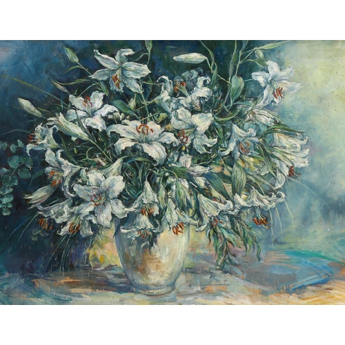 719 - Lynette Hemmant, still life lilies, oil on board, signed, 60cm x 80cm, framed