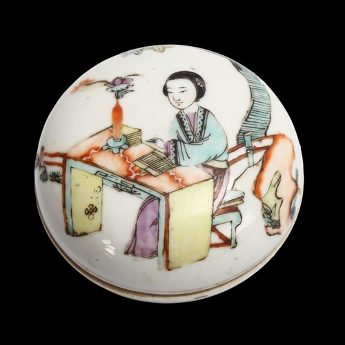 206 - A Chinese white glaze porcelain circular box and cover, with painted decoration, diameter 8cm