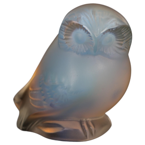 31 - A Lalique vaseline glass owl, etched on base, height 5.5cm