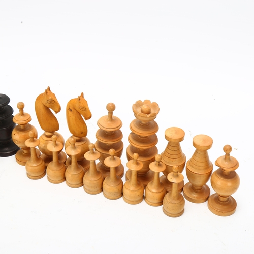 69 - An 18/19th century French Regence pattern chess set, turned boxwood and ebony pieces, king 73mm high