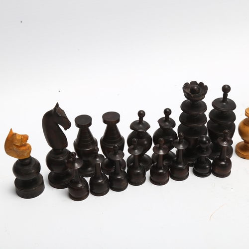 69 - An 18/19th century French Regence pattern chess set, turned boxwood and ebony pieces, king 73mm high