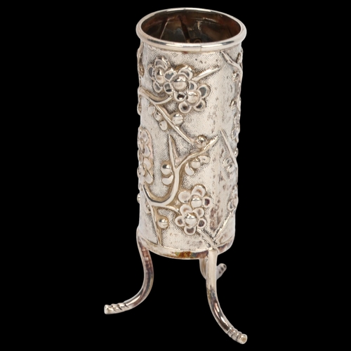 1409 - A small Chinese silver bud vase, Wang Hing, marked 90, 0.5oz, height 6.5cm