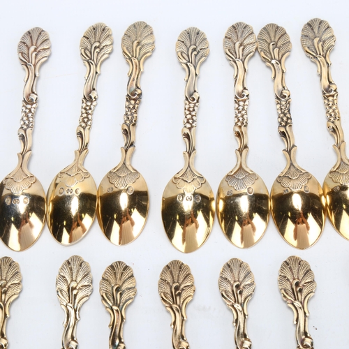 1423 - 15 gilded silver teaspoons dated 1946 - 1952, with floral decoration