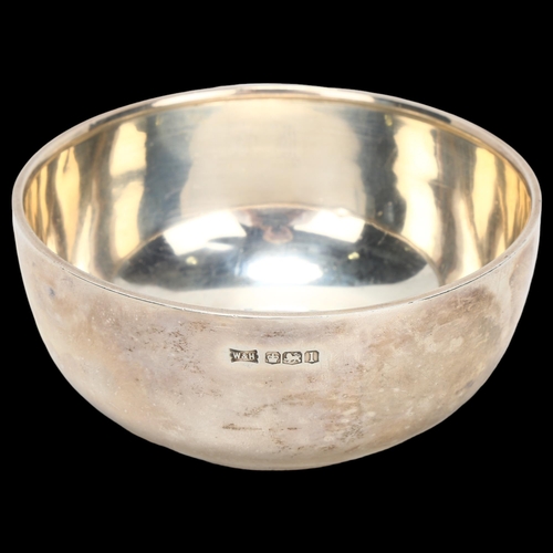 1460 - George V plain circular silver bowl, Walker & Hall, Sheffield 1928, 4.6oz, 11cm diameter, original f... 