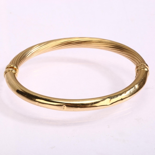 1135 - A 9ct gold hinged bangle, ribbed and polished decoration, band width 6mm, internal circumference app... 