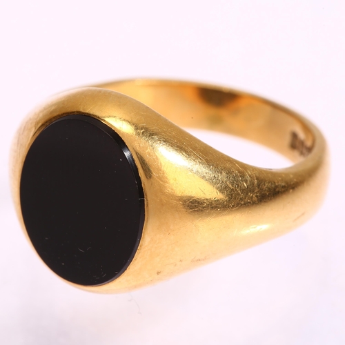 1136 - A mid-20th century 18ct gold black onyx signet ring, indistinct maker's mark, Birmingham 1968, setti... 