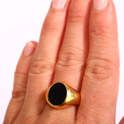 1136 - A mid-20th century 18ct gold black onyx signet ring, indistinct maker's mark, Birmingham 1968, setti... 