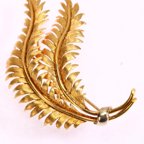 1137 - A mid-20th century 18ct gold floral fern brooch, maker C&F, import London 1963, length 58.5mm, 11.4g