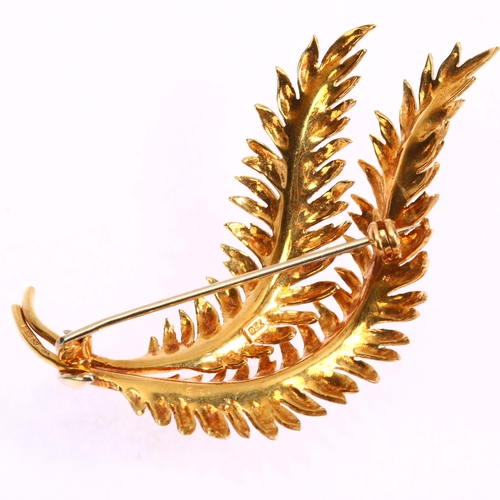 1137 - A mid-20th century 18ct gold floral fern brooch, maker C&F, import London 1963, length 58.5mm, 11.4g