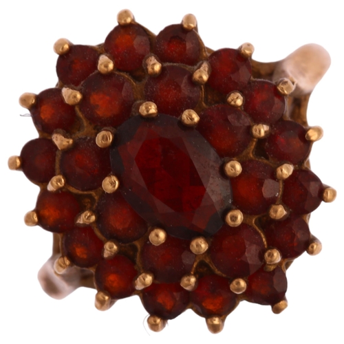 1197 - A late 20th century 9ct gold garnet oval cluster ring, set with oval mixed and round-cut garnets, se... 