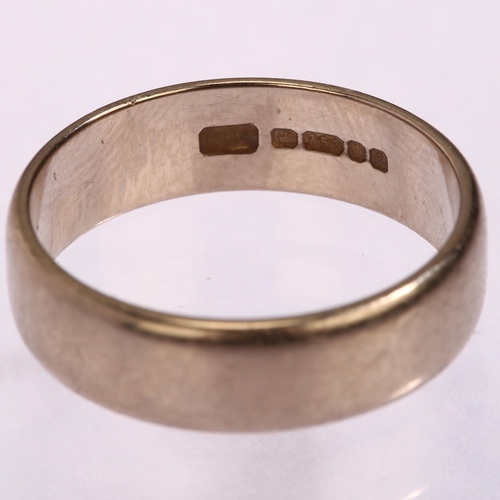 1226 - A late 20th century 18ct white gold wedding band ring, maker RCA, London 1977, band width 5.3mm, siz... 