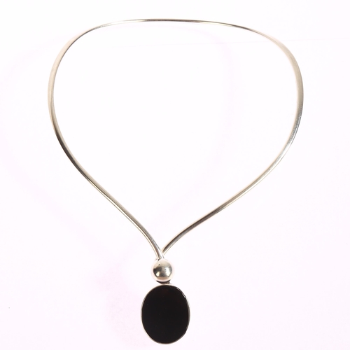 1389 - N E FROM - a Danish sterling silver and onyx neck torque, with sprung fastener, onyx length 30mm, 56... 