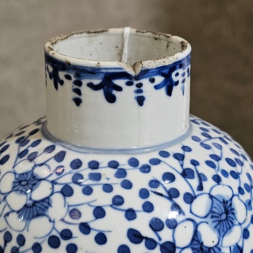 43 - A group of Chinese porcelain items, including blue and white vase, height 23cm (7)