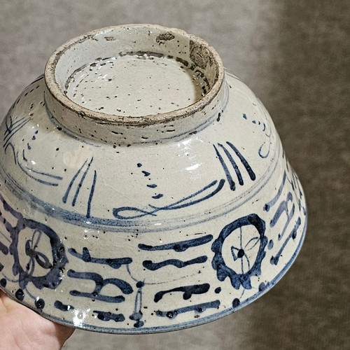 43 - A group of Chinese porcelain items, including blue and white vase, height 23cm (7)