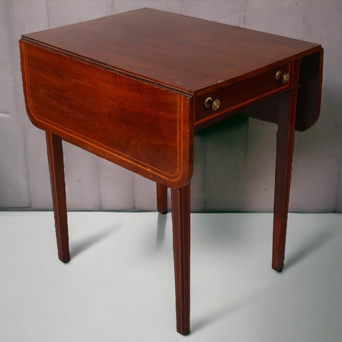 2716 - A mahogany Pembroke table with banded inlay, height 71cm, extended width 95cm, closed 50cm