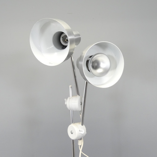 2706 - A mid-century style standard lamp, with two adjustable spotlights. Height 160cm.