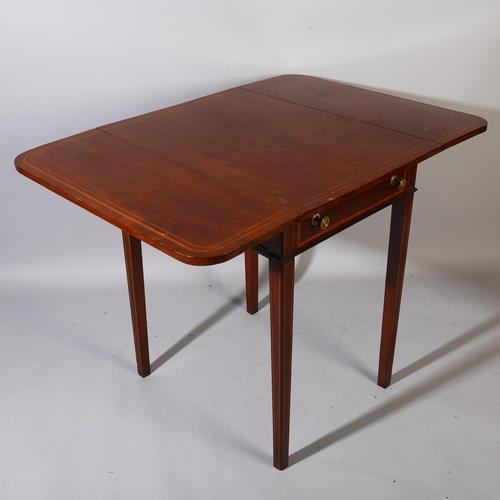 2716 - A mahogany Pembroke table with banded inlay, height 71cm, extended width 95cm, closed 50cm