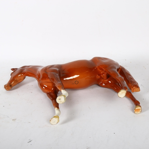 112 - A large Beswick model of a chestnut horse, H29cm