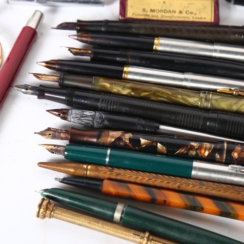 158 - A group of various fountain and other pens, including Mentmore the Deleroux? pen green marble body, ... 