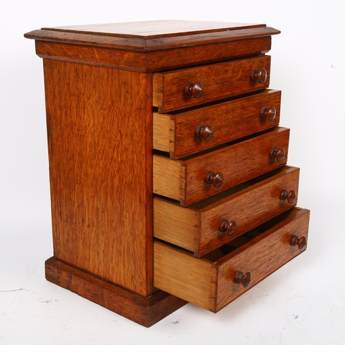 81 - An Antique oak table-top chest of 5 short drawers with turned wood handles, 30 x 40 x 23cm