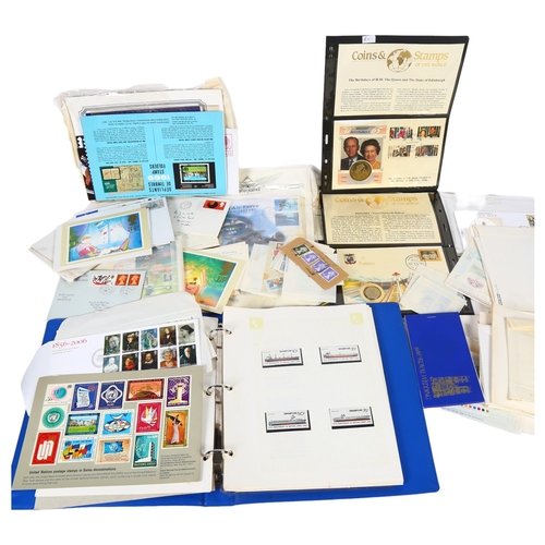 99 - A collection of Royal Mail presentation packs, including British Painters, Concorde, Notable Anniver... 