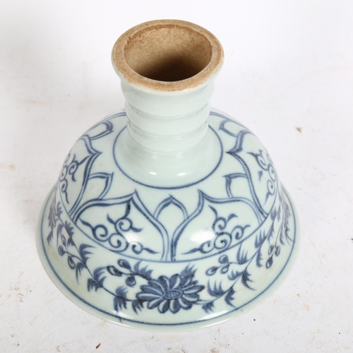 202 - A small Chinese blue and white stem cup, H9.5cm