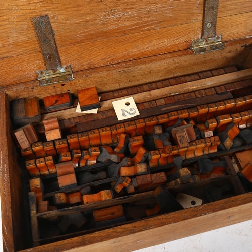 449 - An oak box containing a quantity of Antique printer's letters, with wooden mounts, 38.5cm across