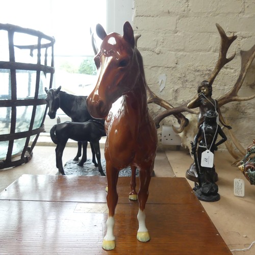 112 - A large Beswick model of a chestnut horse, H29cm