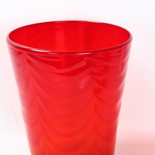 122 - Marriott Powell for Whitefriars Glass, a large size Optic Wave pattern Ruby Red bucket vase, crica 1... 