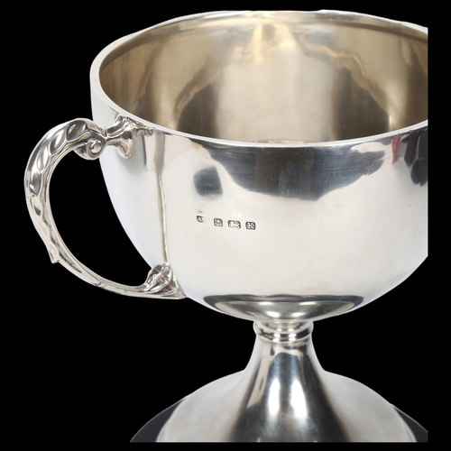 1565 - An Art Deco George V silver 2-handled trophy cup on stand, indistinct maker, Birmingham 1934, overal... 