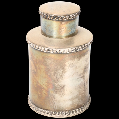 1590 - A Victorian silver tea caddy, Goldsmiths & Silversmiths Co Ltd, London 1895, plain cylindrical form ... 