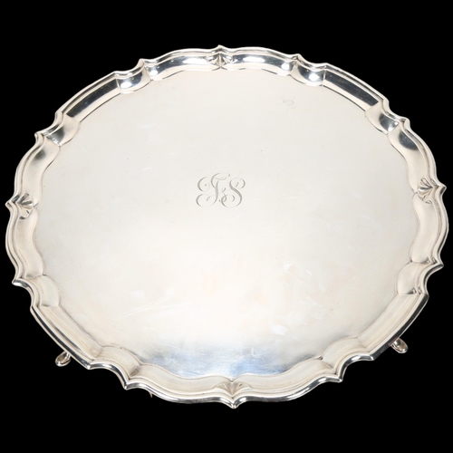 1598 - A large Edwardian circular silver salver, Barker Brothers,  retailed by Drew & Co, Birmingham 1906, ... 