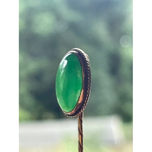 1117 - A Chinese 18ct gold jadeite jade stickpin, maker's marks ZW, set with oval cabochon jade of 3.5ct, j... 