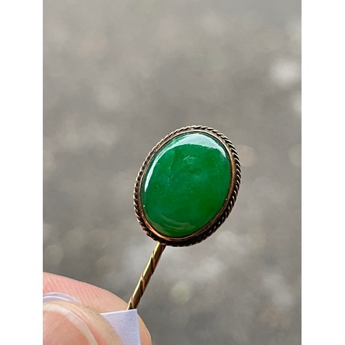 1117 - A Chinese 18ct gold jadeite jade stickpin, maker's marks ZW, set with oval cabochon jade of 3.5ct, j... 