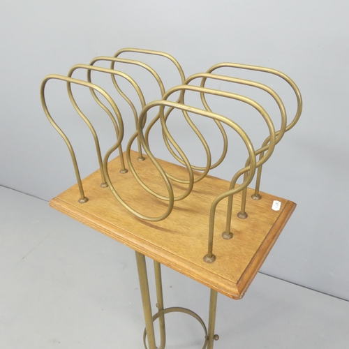 2580 - A Victorian brass revolving magazine rack. 38x100x23cm