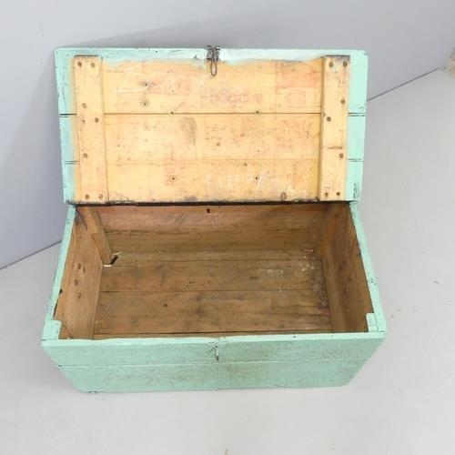 2591 - A vintage painted pine trunk. 80x40x49cm.