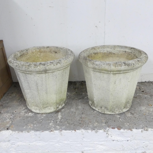 2615 - A pair of weathered composite garden pots. 36x32cm.