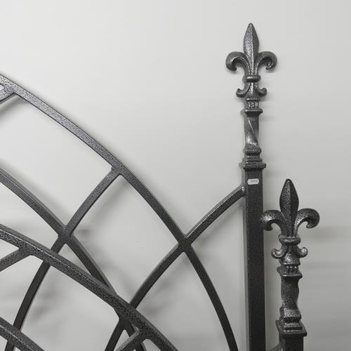 2644 - A contemporary gothic style wrought iron 4'6